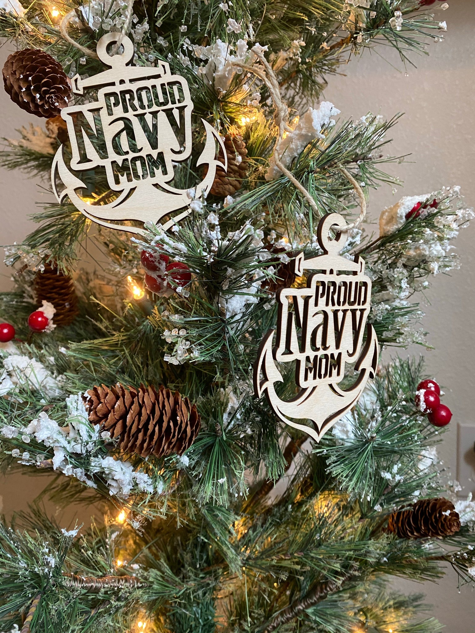 Proud Navy Mom Wooden Ornament, laser-cut from Baltic birch, perfect for Christmas trees, wall decor, or rear-view mirror decoration by CnS CnC.