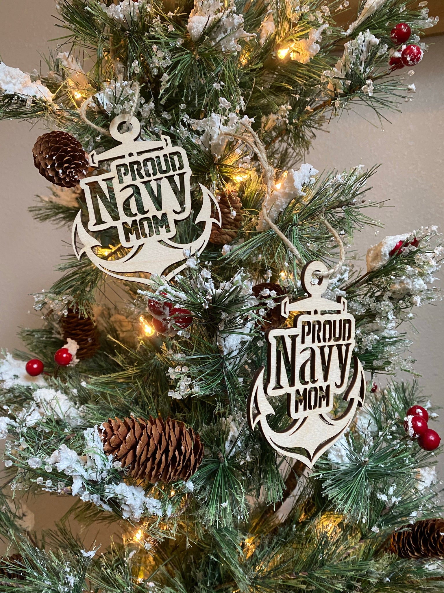 Proud Navy Mom Wooden Ornament, laser-cut from Baltic birch, perfect for Christmas trees, wall decor, or rear-view mirror decoration by CnS CnC.